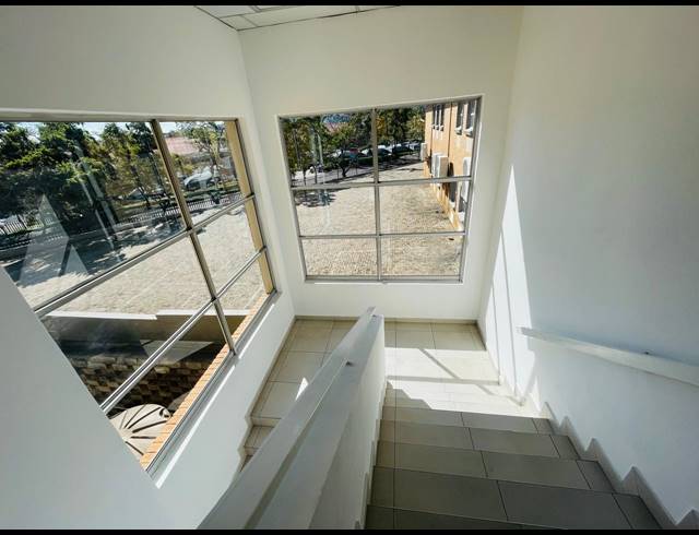 2,300M² OFFICE TO LET IN MIDRIDGE PARK